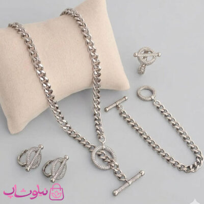 سرویس بدلیجات زنانه ژوپینگ نقره ای مدل کارتیه با قفل T و نگین پرسی