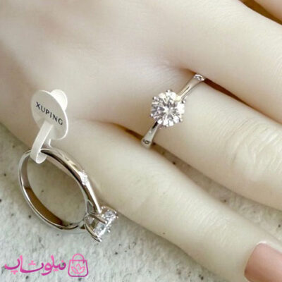 خرید انگشتر زنانه ژوپینگ نقره ای رنگ مدل سولیتر نگین سفید